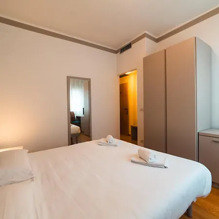 Del Corso 2* ביביונה